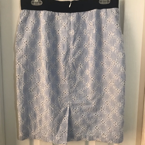 ANN TAYLOR SZ 8 lined lace cutout pencil skirt - Picture 3 of 7